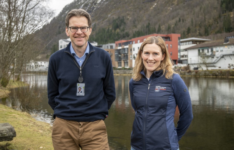 Hallvard Klakegg, Sparebankstiftinga Sogn og Fjordane og Bodil Ryste, Vestland idrettskrets. Foto: Sparebankstiftinga