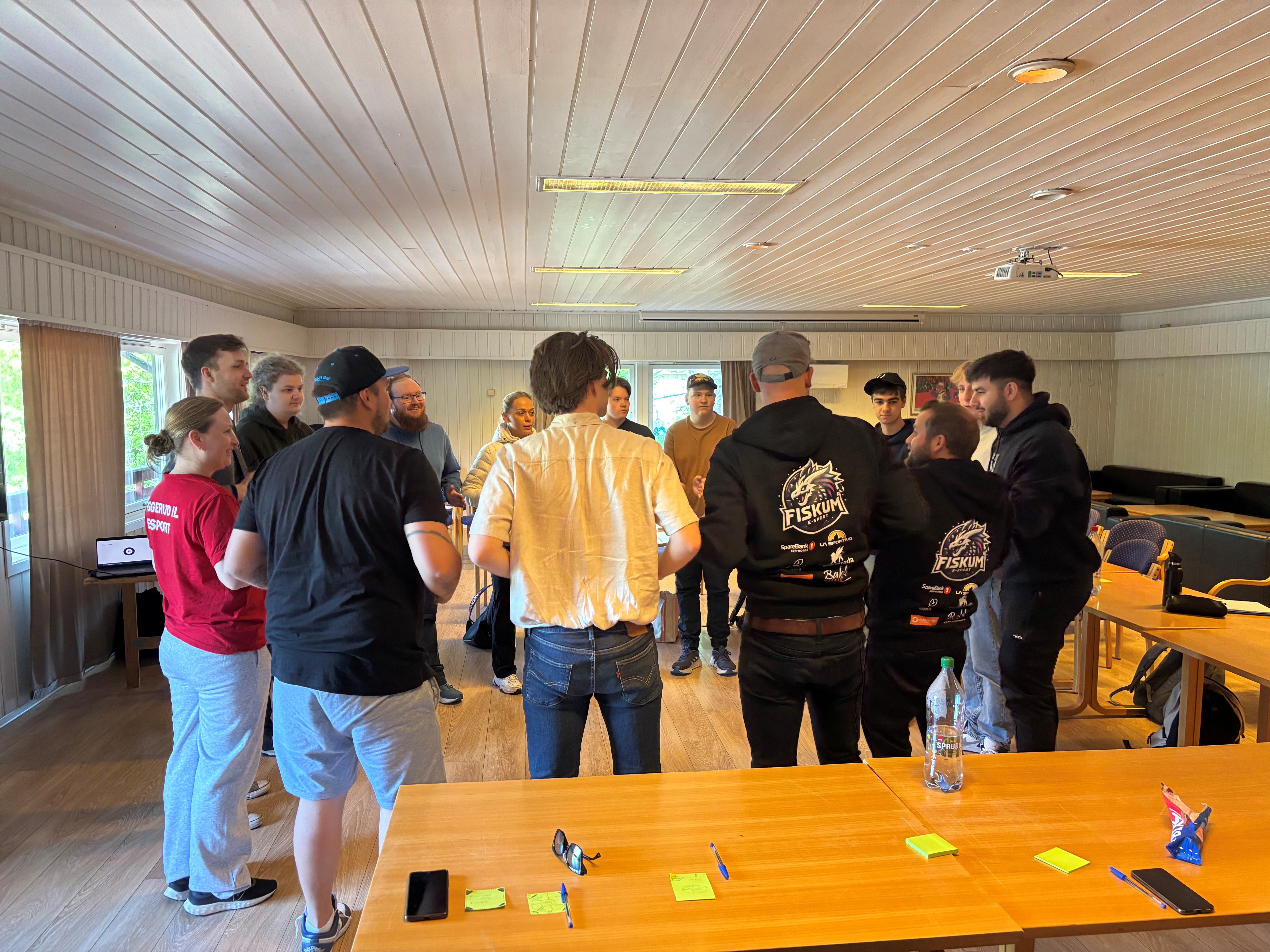 Engasjerte trenere og godt samarbeid skaper trygg og lærerik aktivitet for barn innen idrett og e-sport.